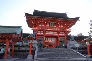 京都駅からひと駅花かんざし　伏見稲荷大社